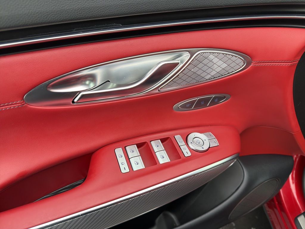 Thumbnail: 2025 Genesis GV70 - 28