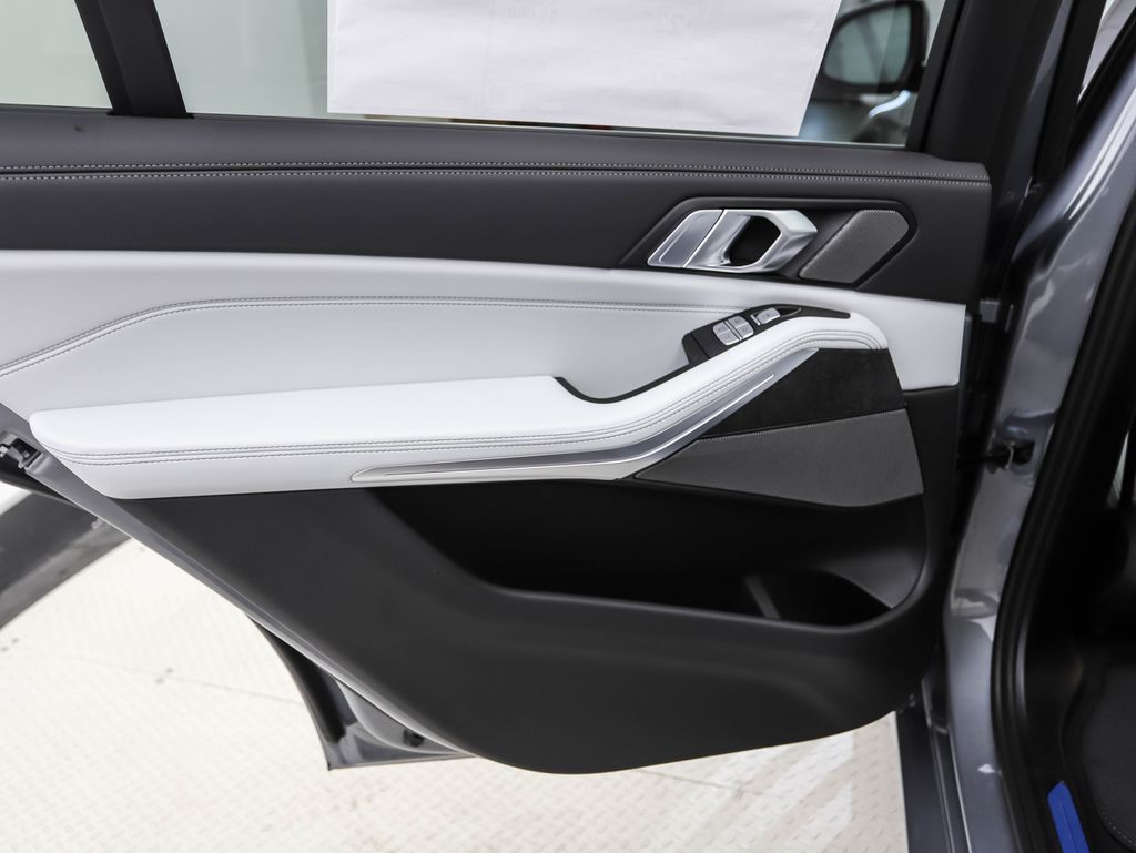 Thumbnail: 2026 BMW X7 - 19