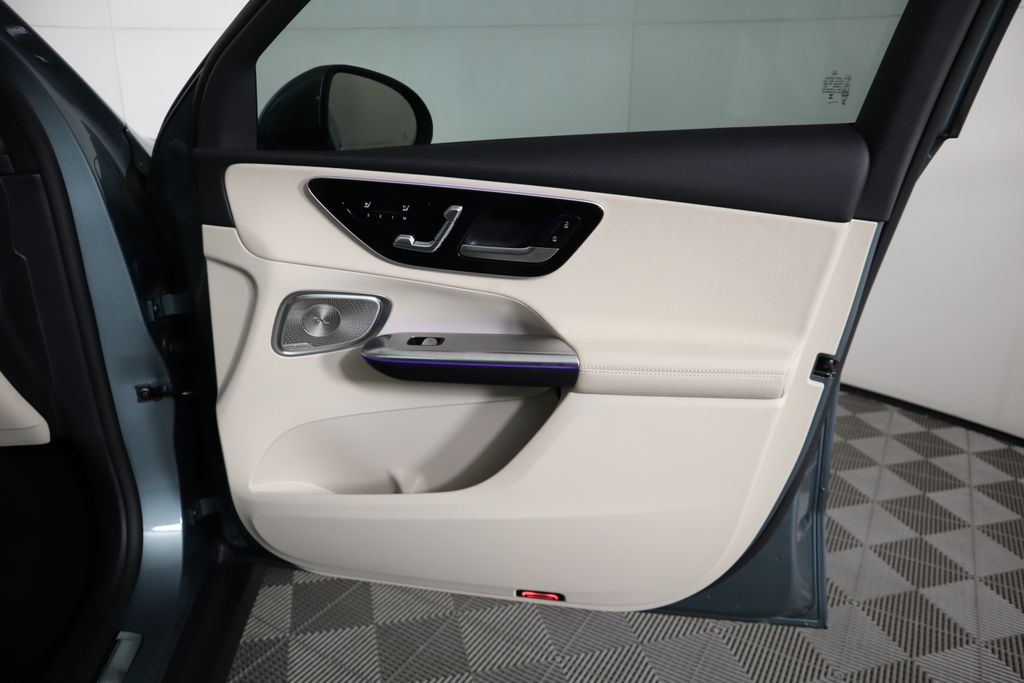 2025 Mercedes-Benz GLC 300 27
