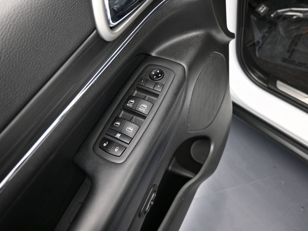 Used 2021 Bright White Clearcoat Jeep Limited image 14