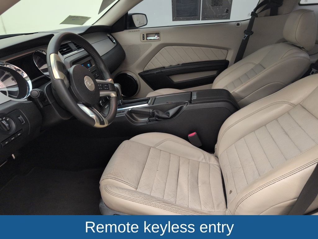 2010 Ford Mustang V6 Premium photo 2