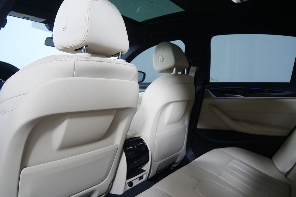 Thumbnail: 2023 BMW 5 Series - 18