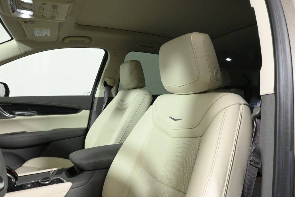 Thumbnail: 2022 Cadillac XT6 - 4