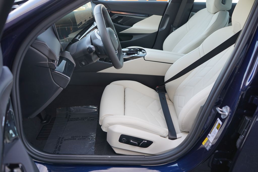 Thumbnail: 2026 BMW i5 - 10