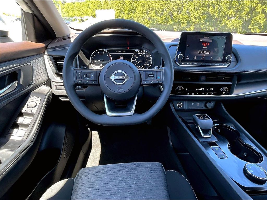2023 Nissan Rogue — photo 17