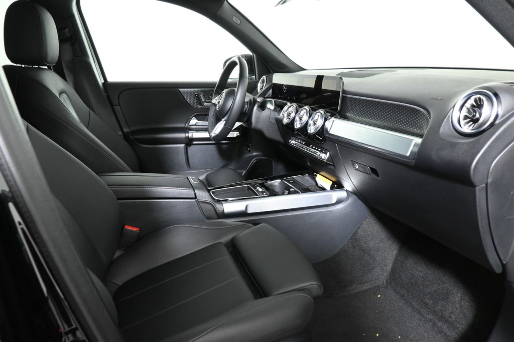 2025 Mercedes-Benz GLB 250 25