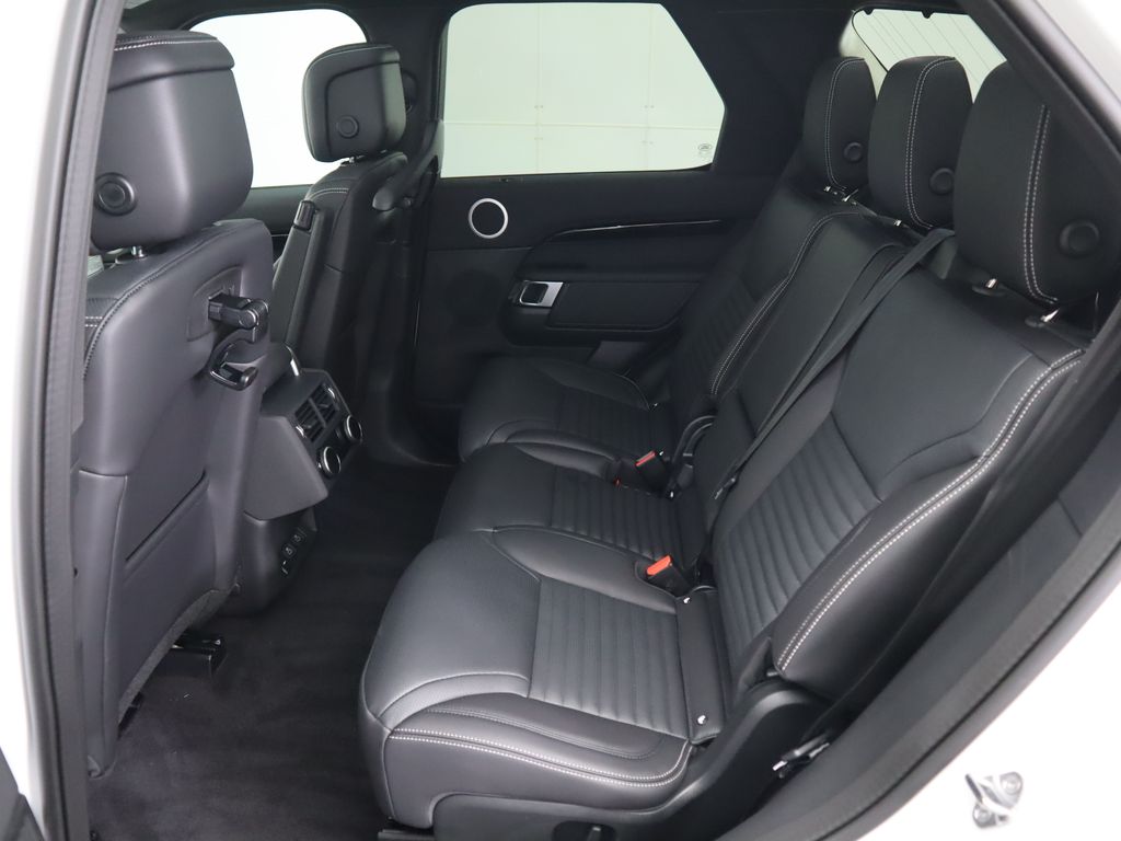 Thumbnail: 2025 Land Rover Discovery - 23