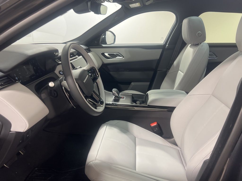 Certified Used 2026  Land Rover Dynamic SE image 11
