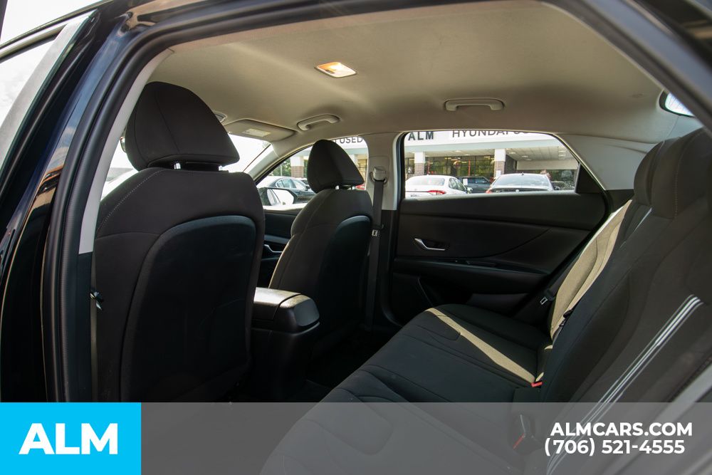 2023 Hyundai Elantra SEL photo 10