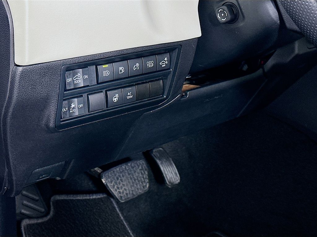 Thumbnail: 2024 Toyota Tundra - 10