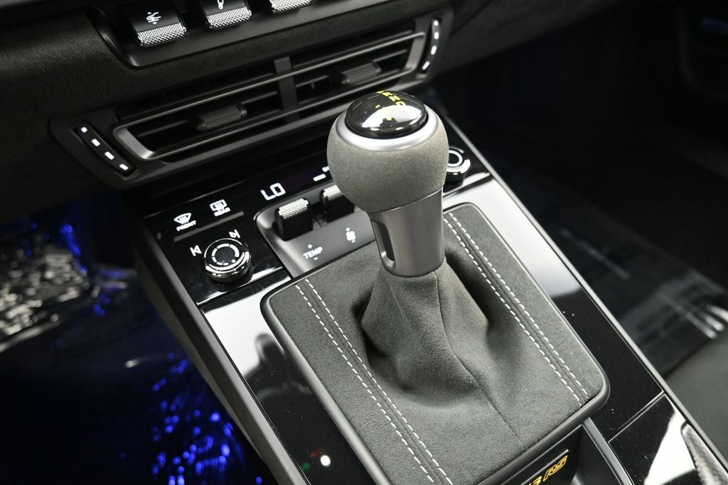 Used 2024  Porsche  image 12