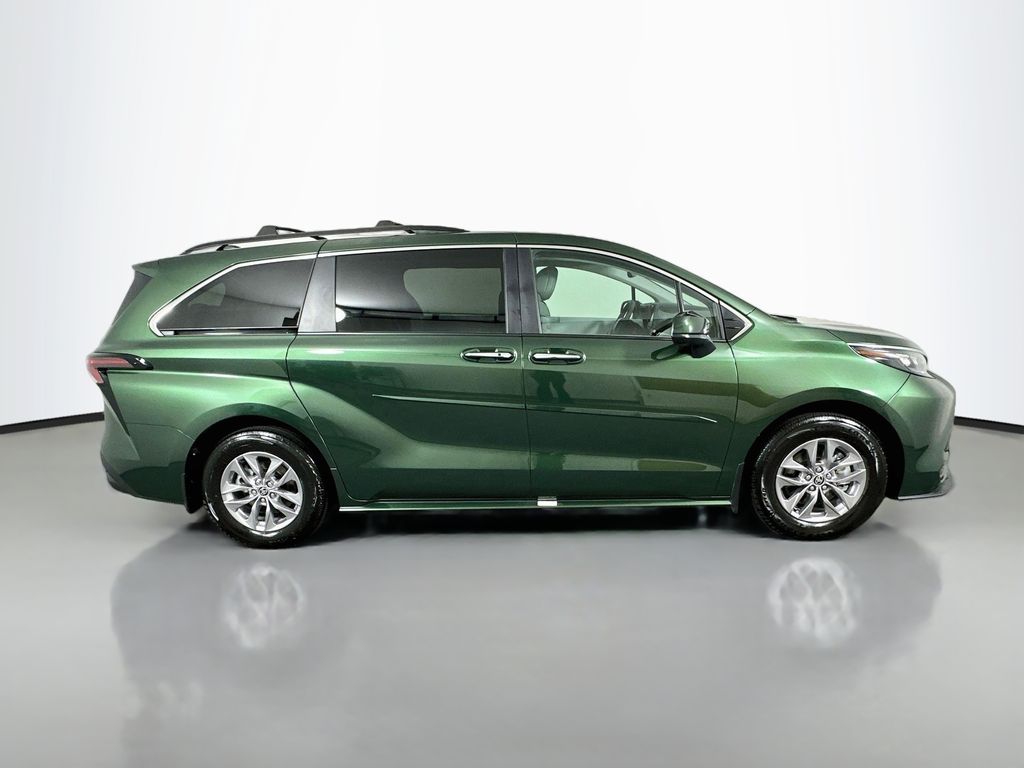 Thumbnail: 2026 Toyota Sienna - 4