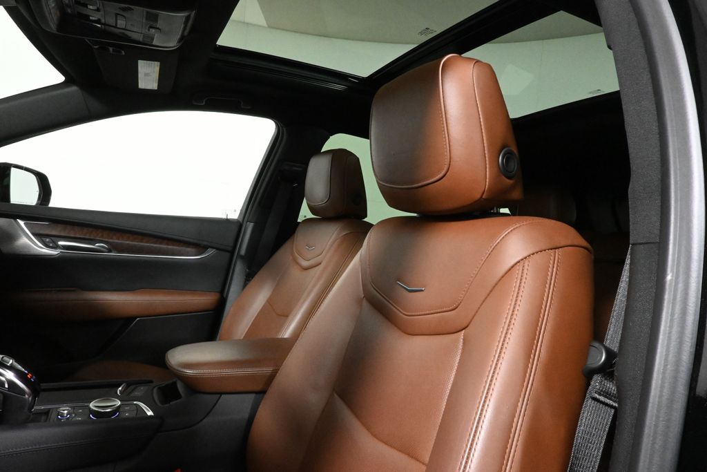 Thumbnail: 2023 Cadillac XT5 - 17