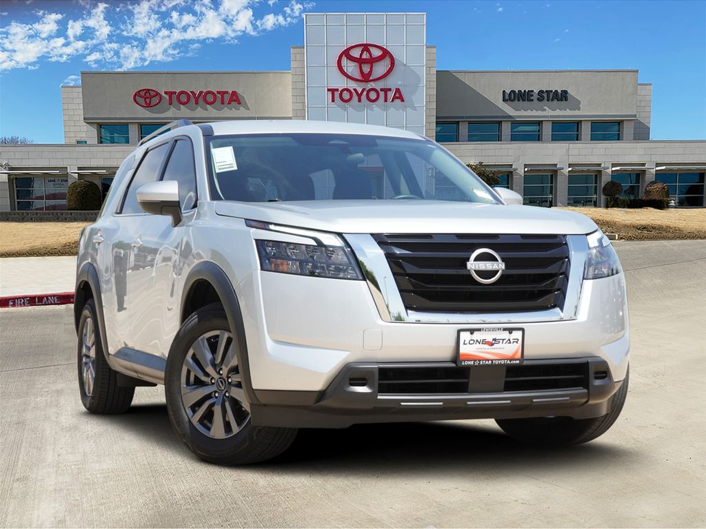 Brilliant Silver Metallic 2025 Nissan Pathfinder SUV / Crossover Front-Wheel Drive 9-Speed Automatic