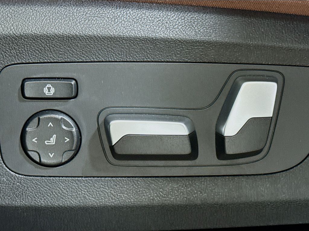 Thumbnail: 2026 BMW X5 - 4