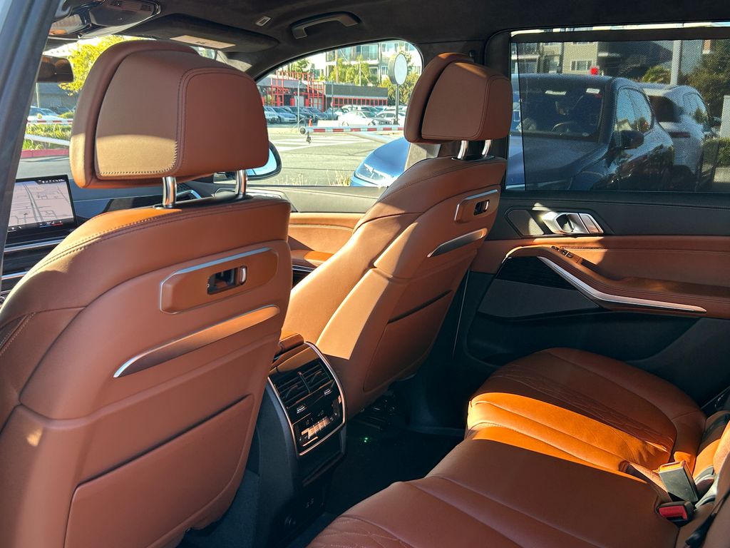 Thumbnail: 2026 BMW X7 - 31