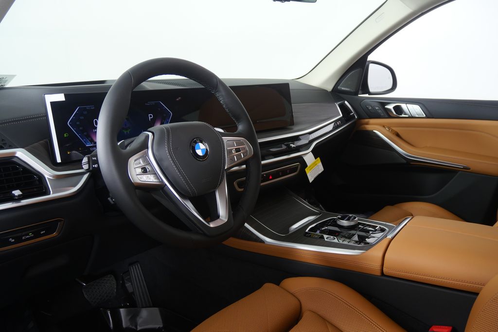 Thumbnail: 2026 BMW X7 - 13