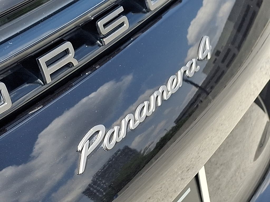 Thumbnail: 2023 Porsche Panamera - 32
