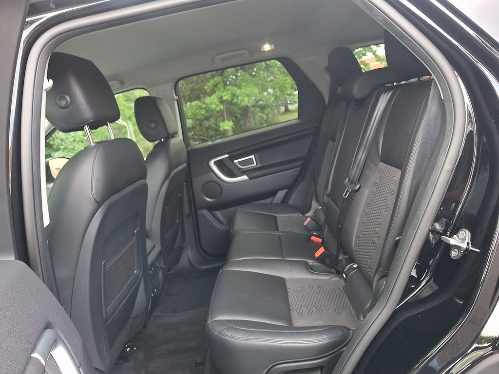 Thumbnail: 2018 Land Rover Discovery Sport - 10