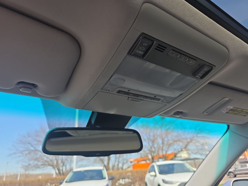 Used 2009  Lexus 460 image 36