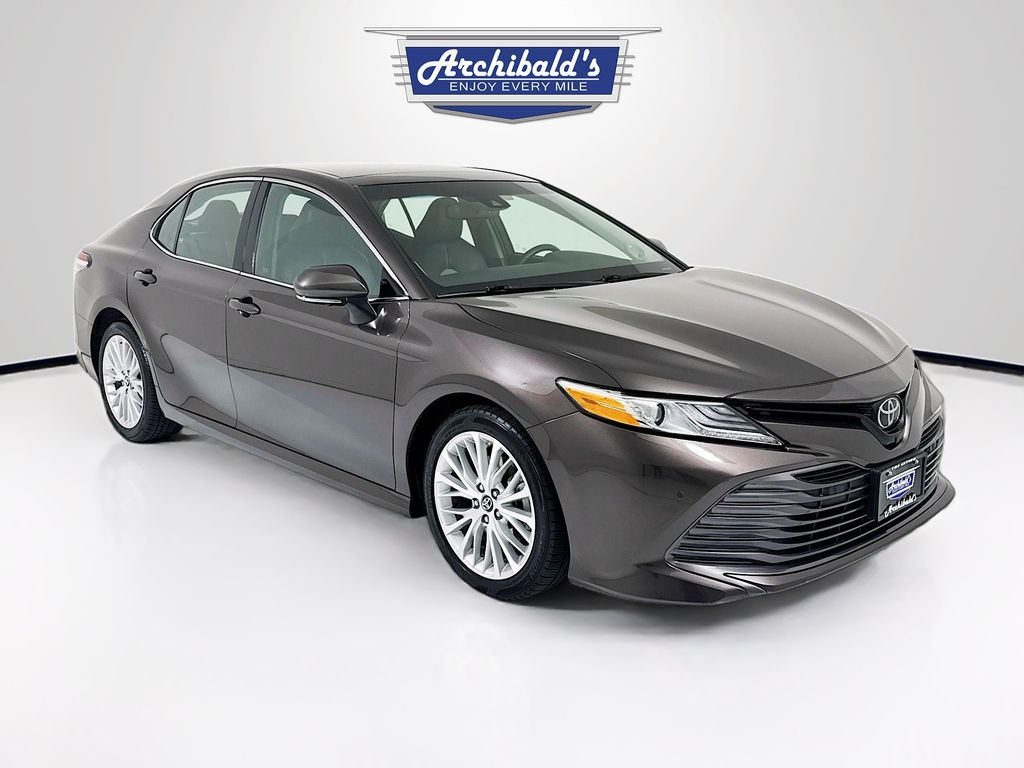 2018 Toyota Camry XLE photo