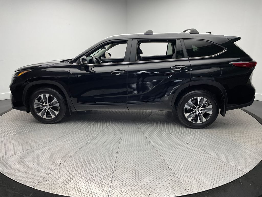 Thumbnail: 2023 Toyota Highlander - 8