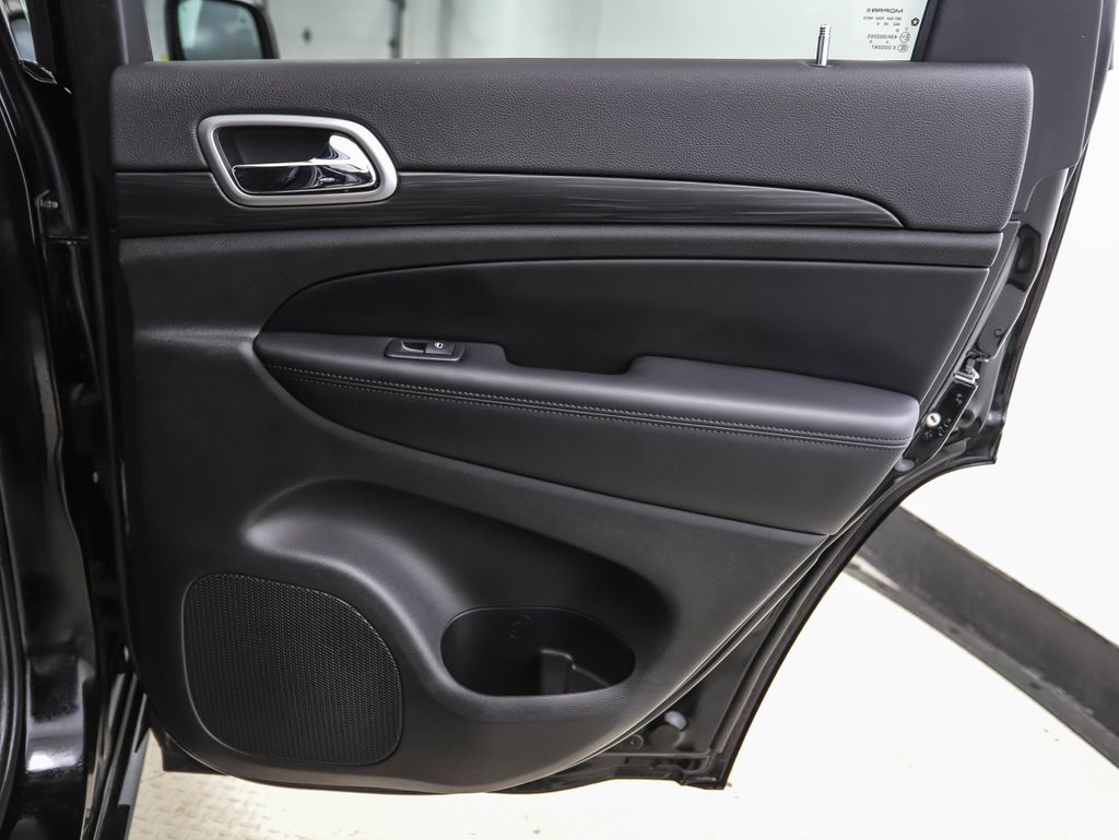 Thumbnail: 2020 Jeep Grand Cherokee - 25