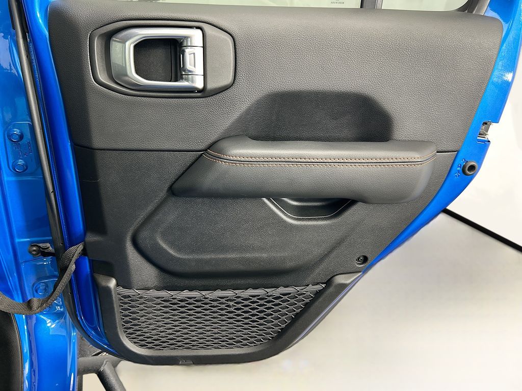 Thumbnail: 2023 Jeep Gladiator - 24