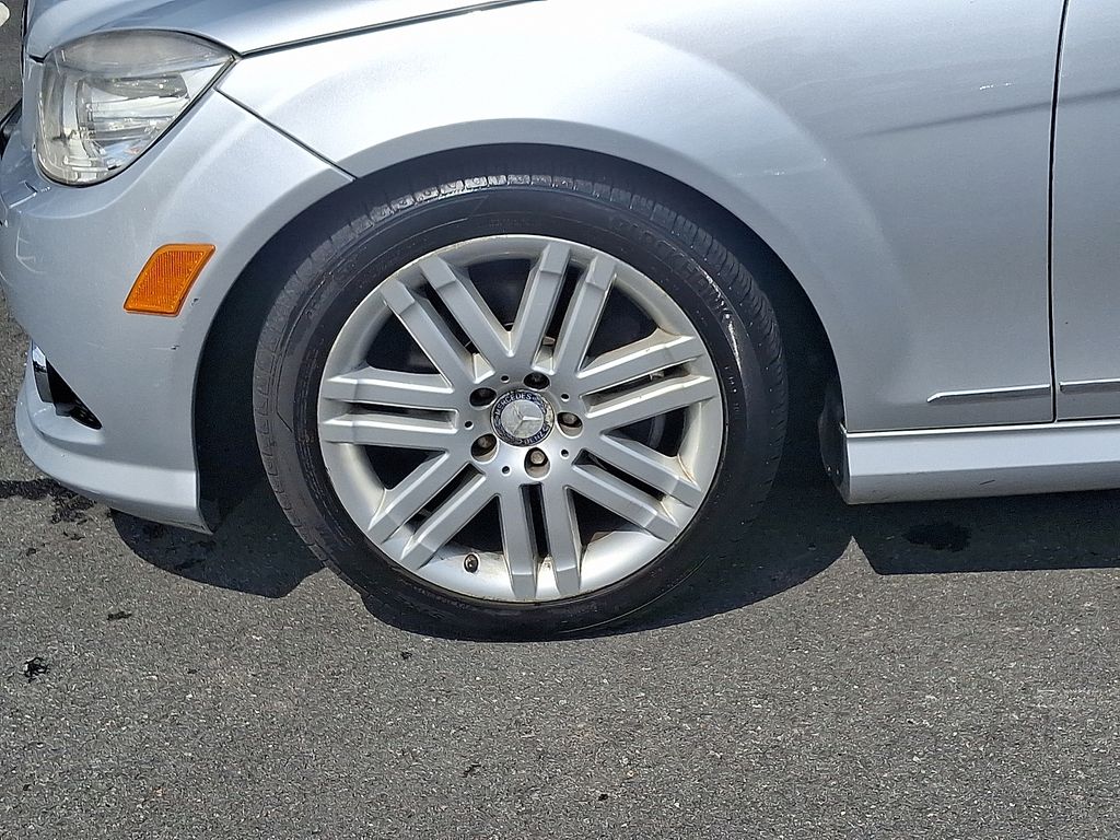 Thumbnail: 2009 Mercedes-Benz C-Class - 8