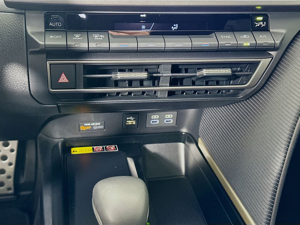 Thumbnail: 2025 Toyota Camry - 16