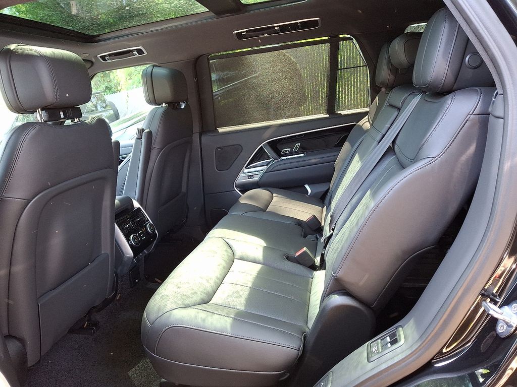 2025 Land Rover Range Rover SE 6
