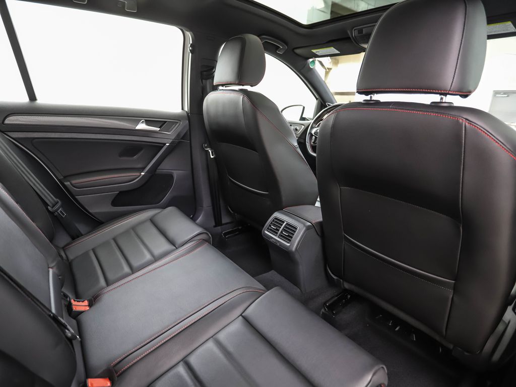 Thumbnail: 2019 Volkswagen Golf - 25