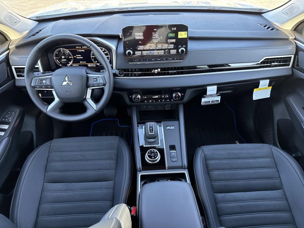2025 Mitsubishi Outlander Plug-in Hybrid SE - Photo 17