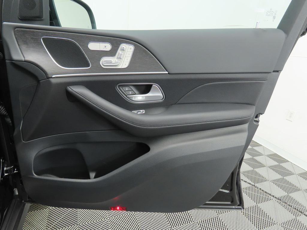 Thumbnail: 2026 Mercedes-Benz GLE - 25