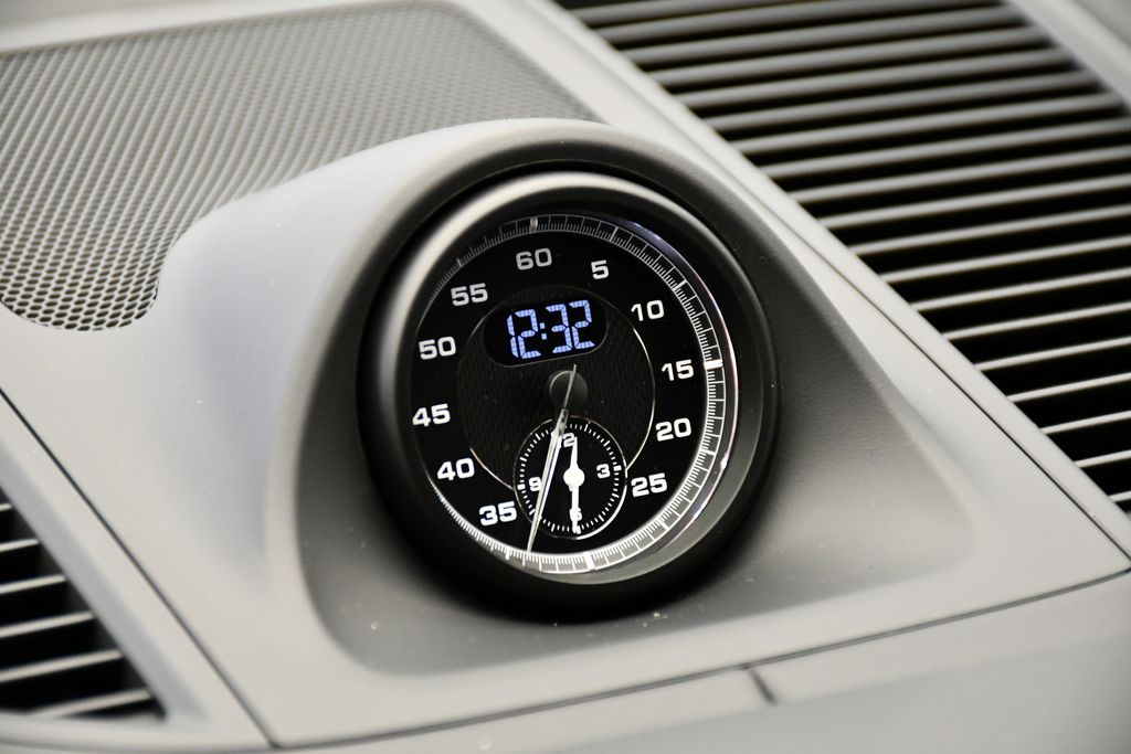 Thumbnail: 2026 Porsche Macan - 20