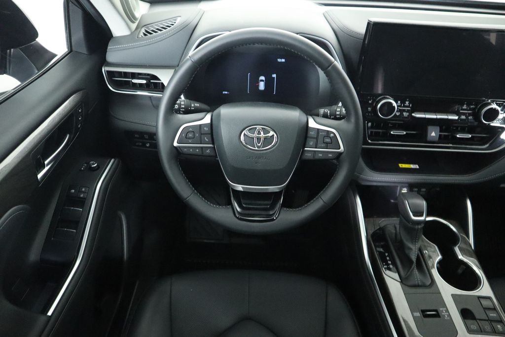 2024 Toyota Highlander Limited 10