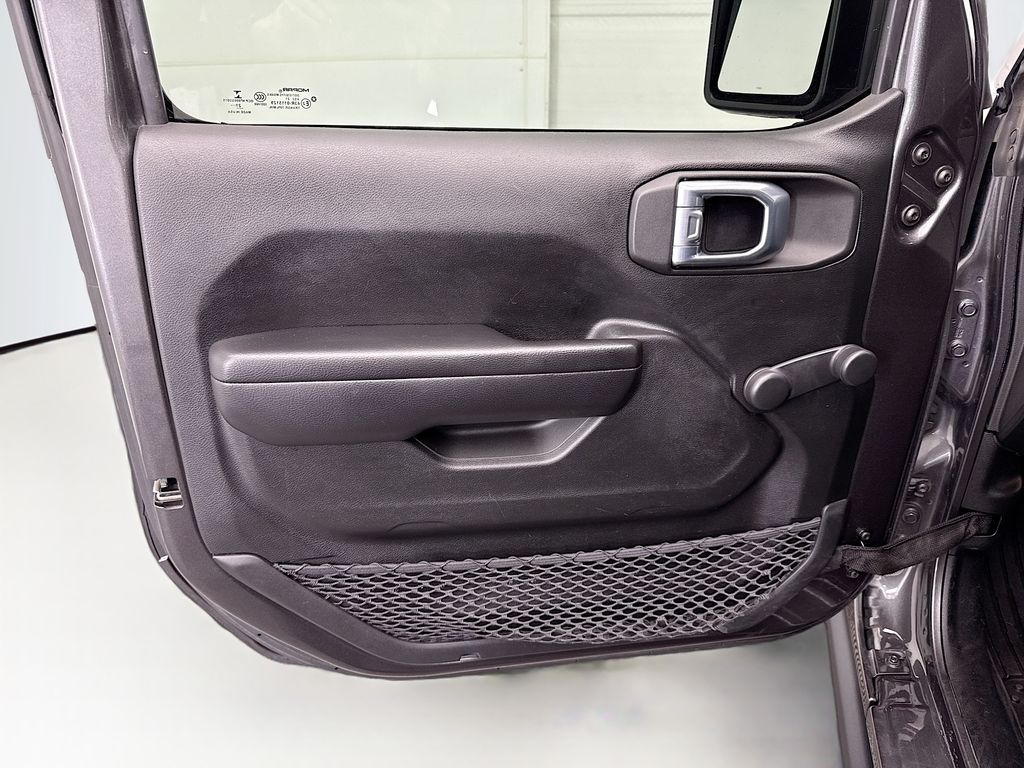 Thumbnail: 2021 Jeep Gladiator - 22