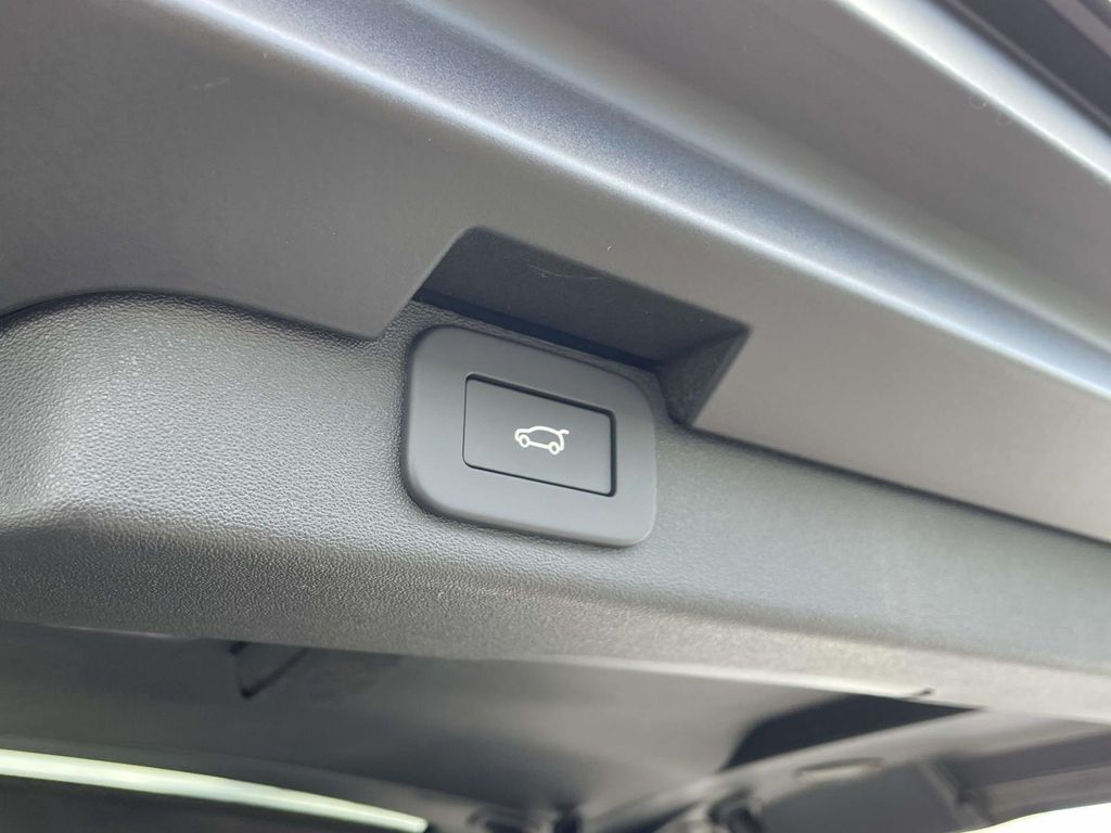 New 2026 Blue Land Rover  image 19