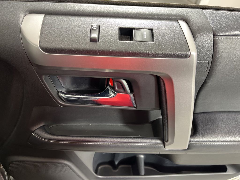 Thumbnail: 2020 Toyota 4Runner - 21