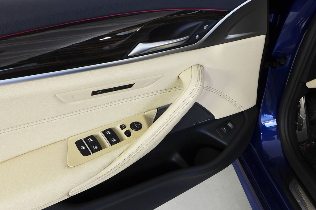 Thumbnail: 2022 BMW 5 Series - 12