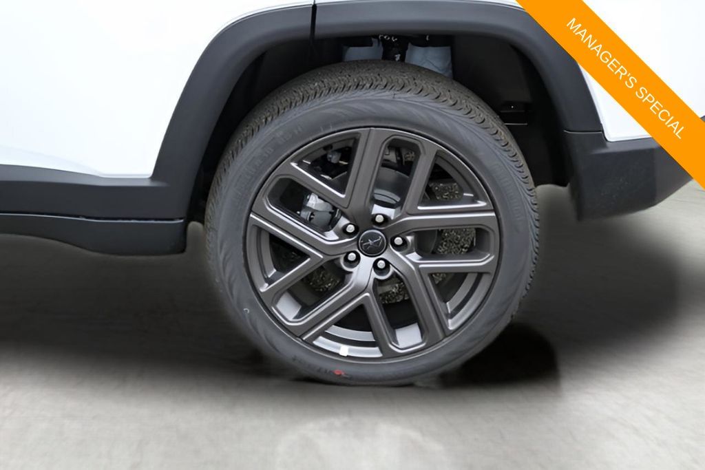 New 2026 White Jeep Latitude Altitude image 9