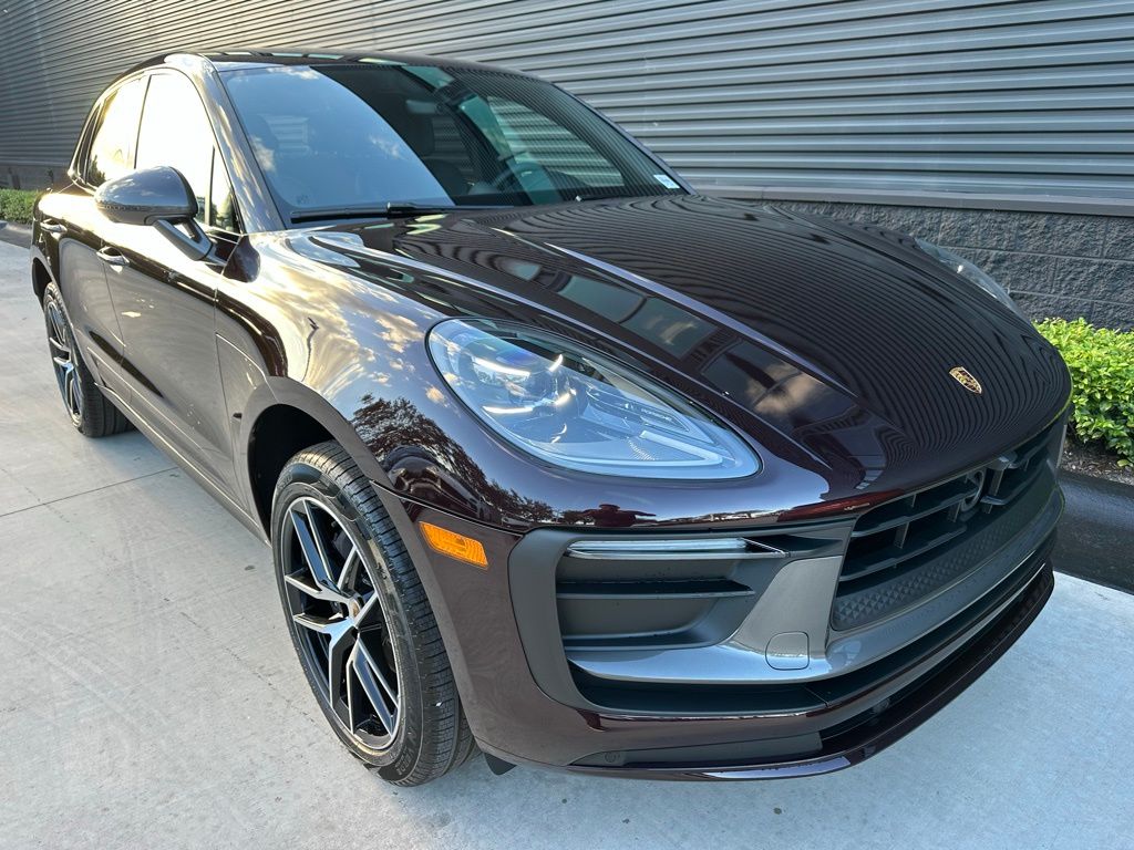 Thumbnail: 2026 Porsche Macan - 10