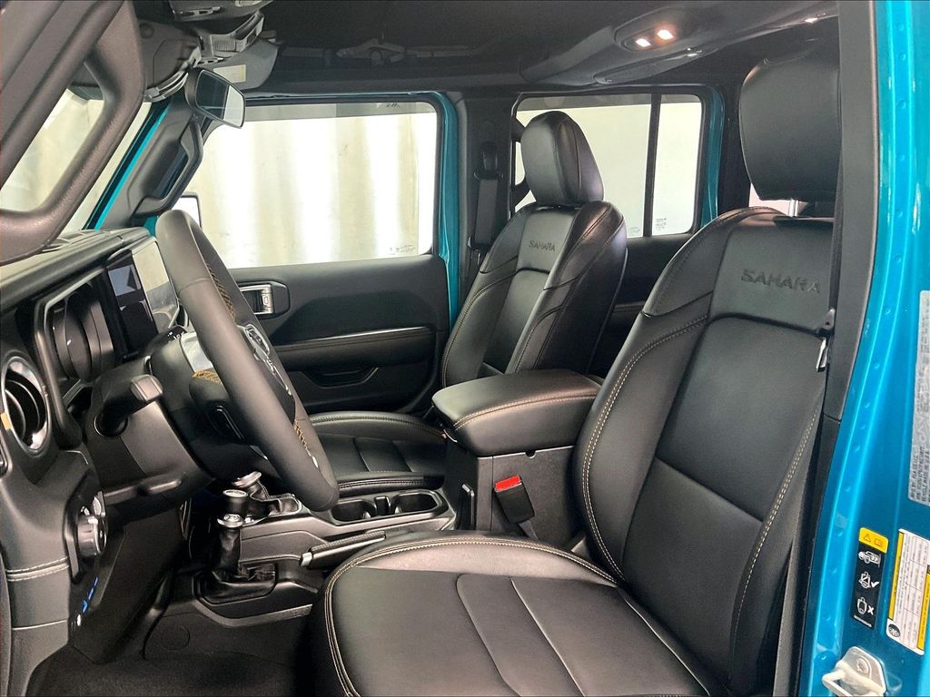 2024 Jeep Wrangler — photo 10