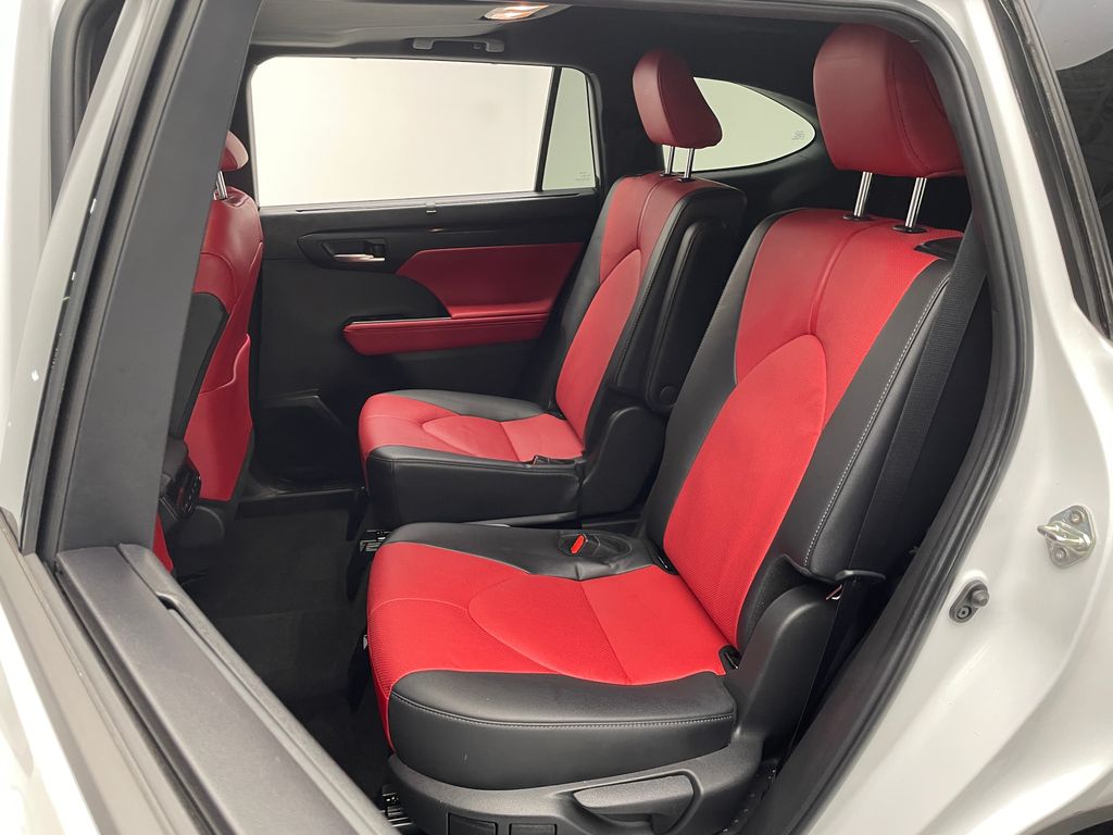 2024 Toyota Highlander XSE 17