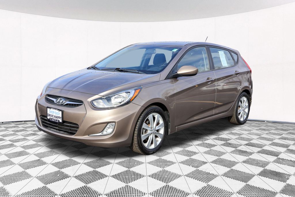 2012 Hyundai Accent SE 12