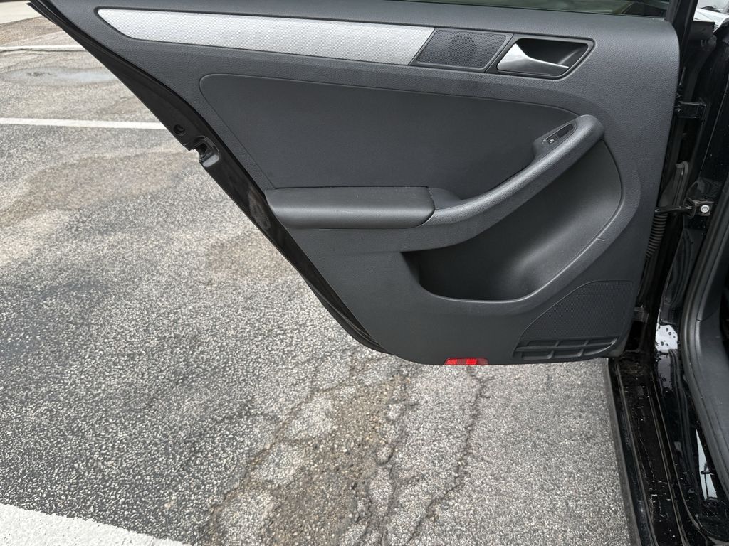 2017 Volkswagen Jetta 1.4T SE Black at Autostrade