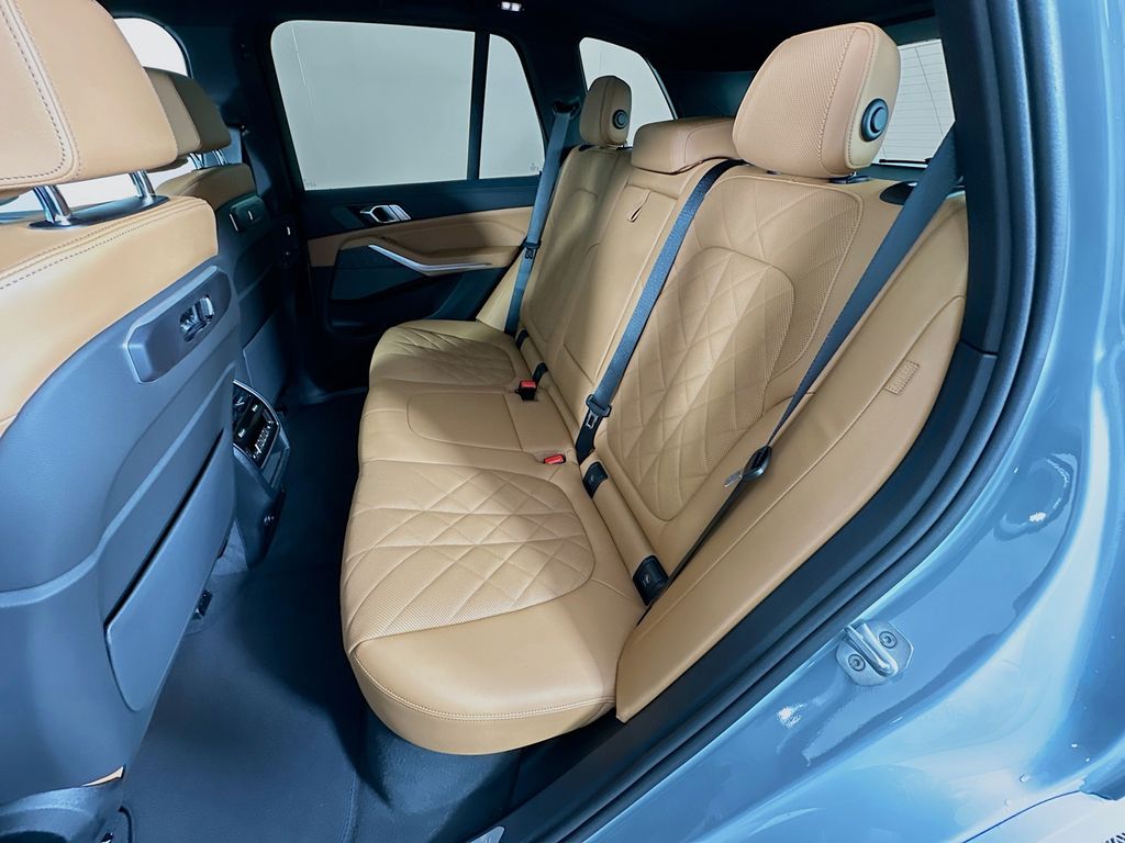 Thumbnail: 2026 BMW X5 - 17