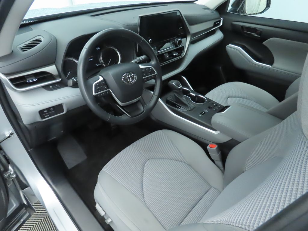 2023 Toyota Highlander LE 10