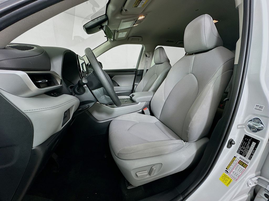 2023 Toyota Highlander L 21