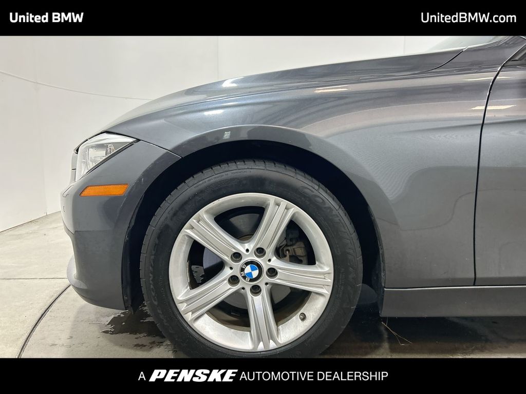 Thumbnail: 2013 BMW 3 Series - 10